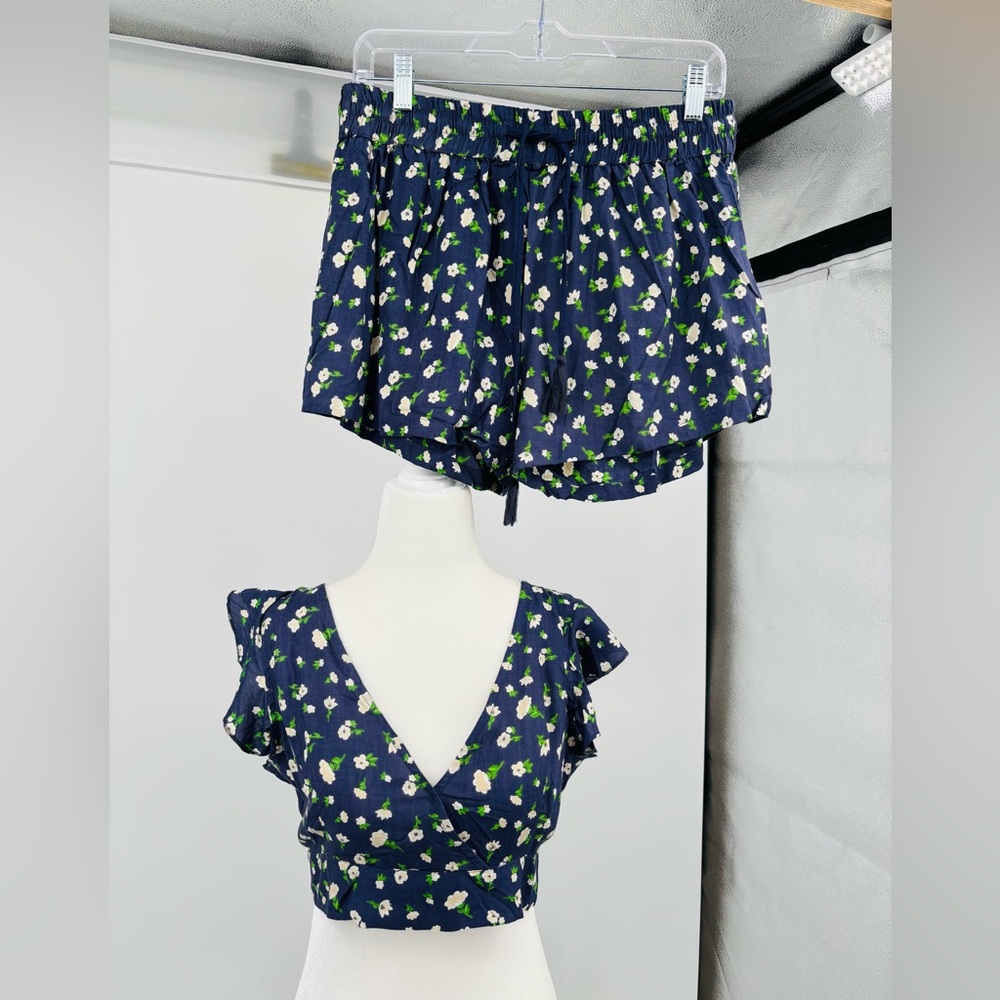 Kiwi+Punch Crop Top & Shorts, Size M